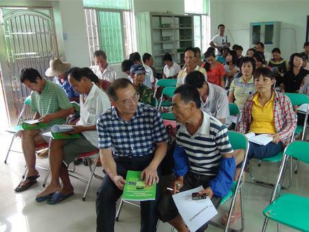 省农技中心种子站下基层送技术助丰收